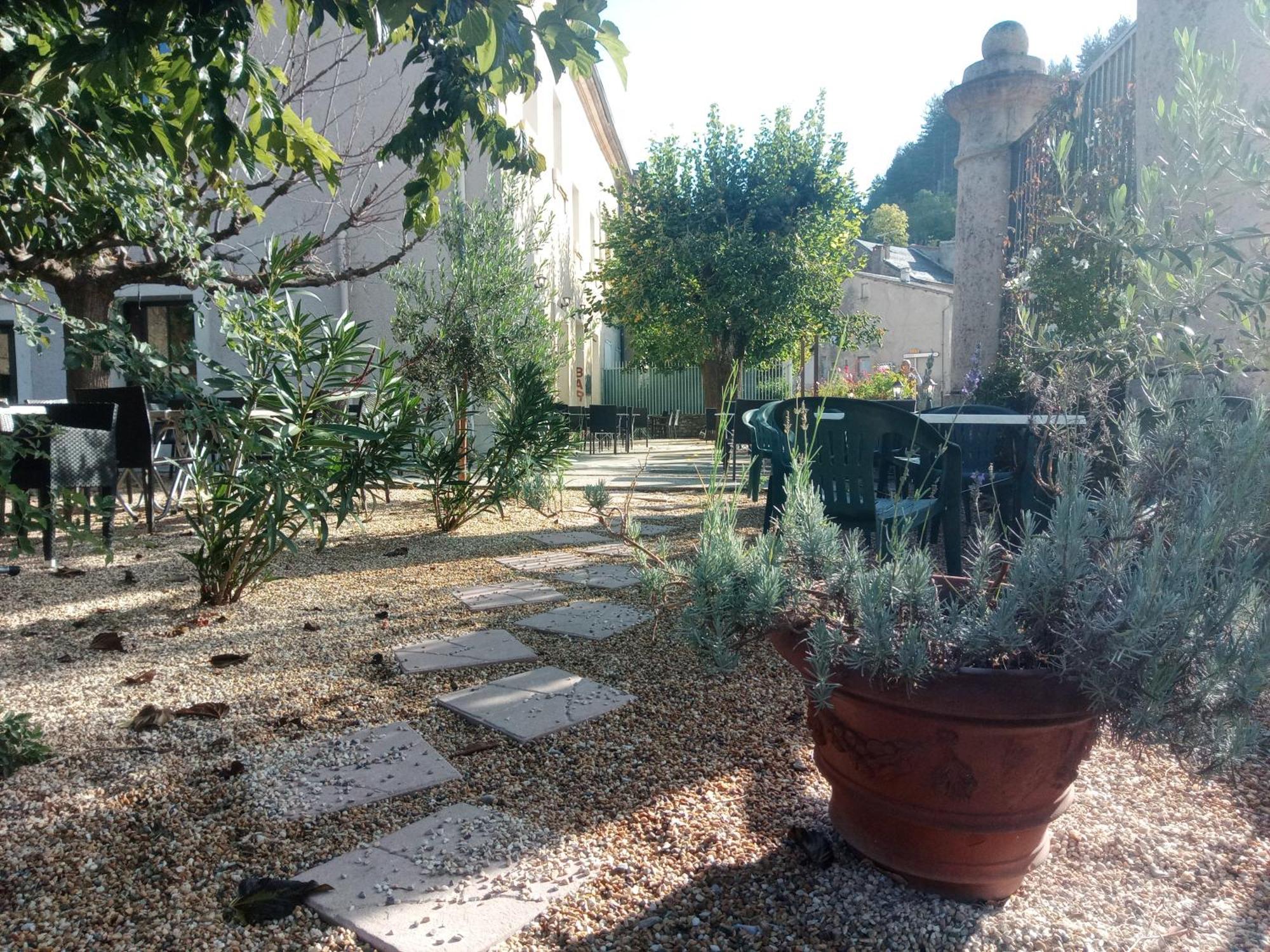Route 999 Hotel Alzon Exterior photo