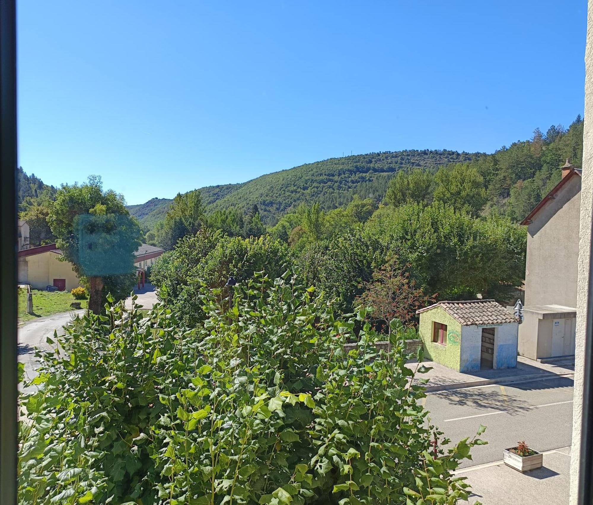 Route 999 Hotel Alzon Exterior photo