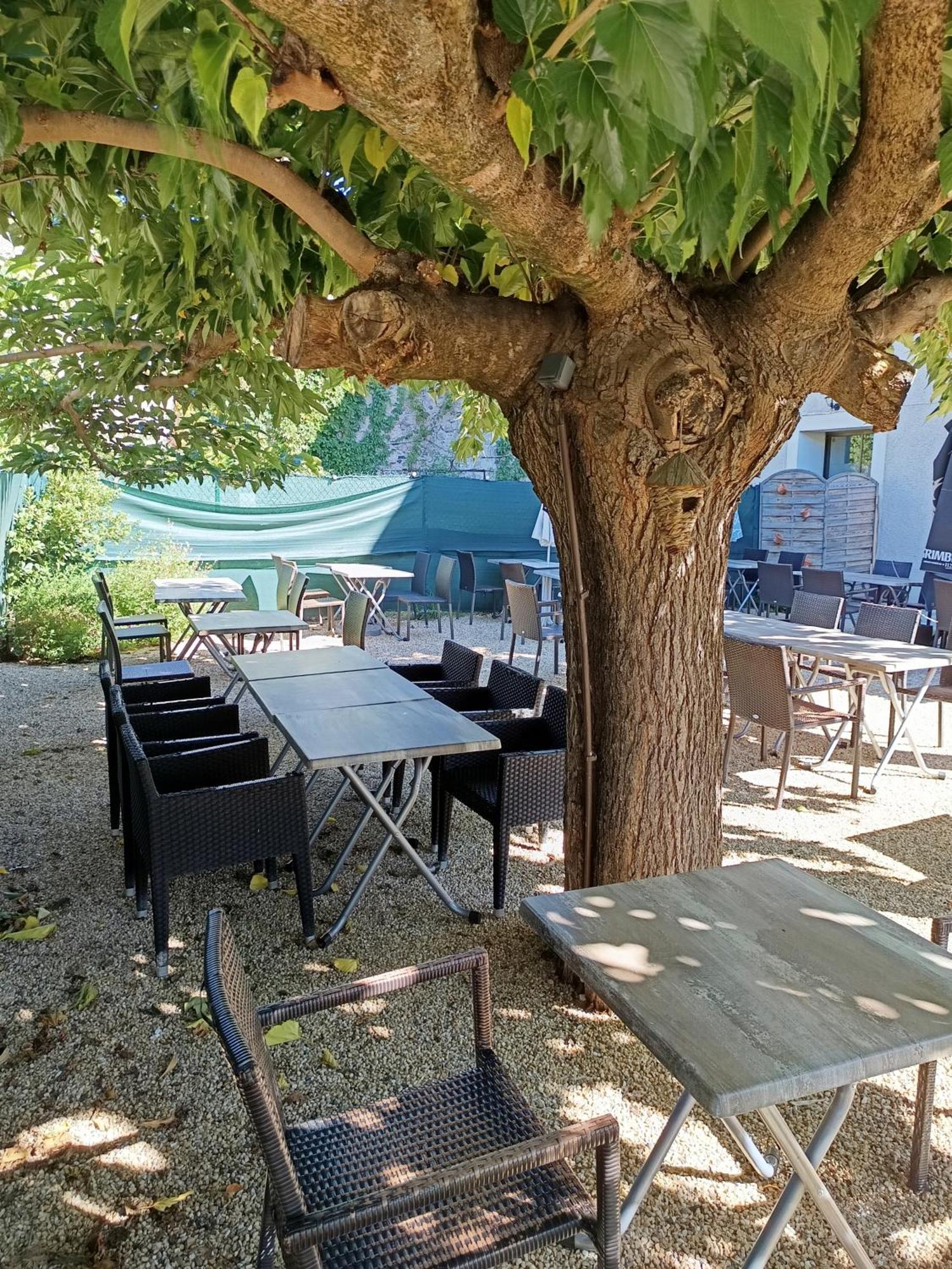 Route 999 Hotel Alzon Exterior photo